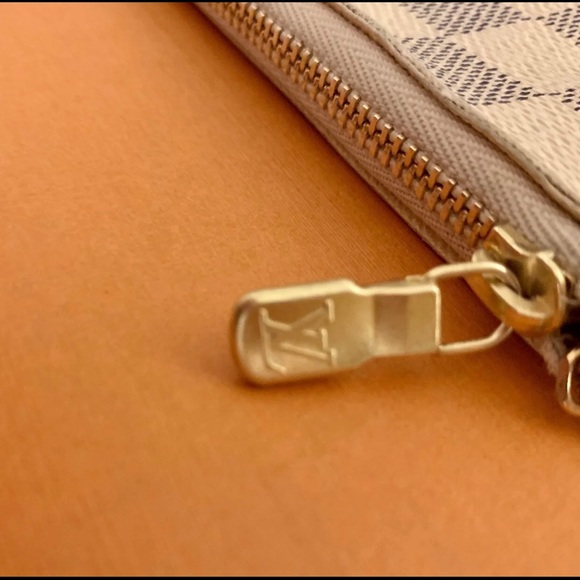 Louis Vuitton White Azur keychain pouch
Authentic - Picture 13 of 14